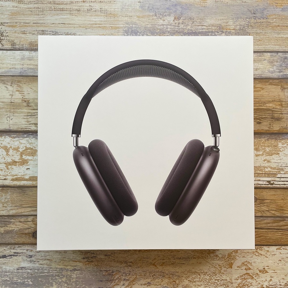 Apple Black Over-Ear Headphones with Premium Comfort